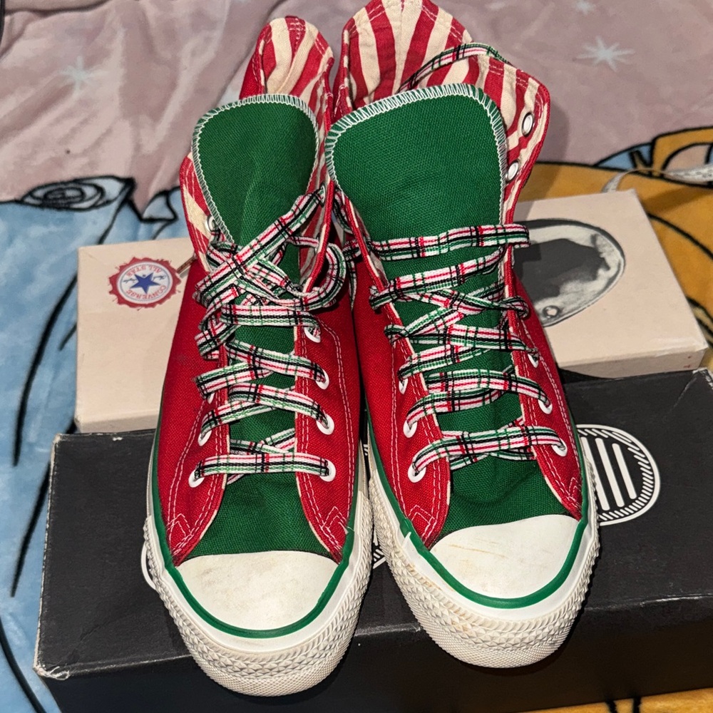 Converse Mens Or Women’s Limited Edition X-MAS vintage Sneakers w box! 8.5/10
